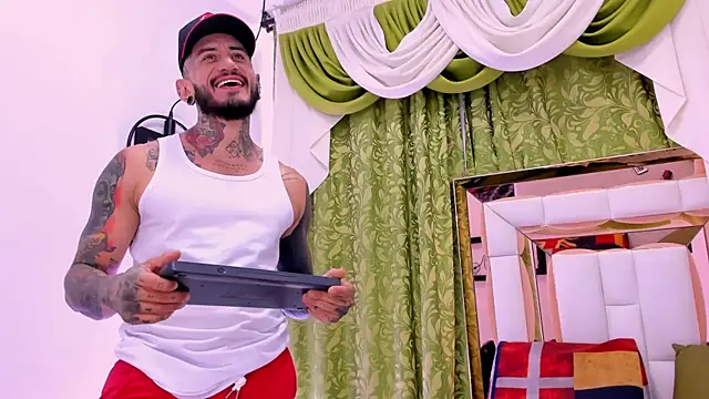 Snapshot of dilan_scootk_ chatting on 26, 11, 2025 dilan scootk online show from 26, 11, 2025