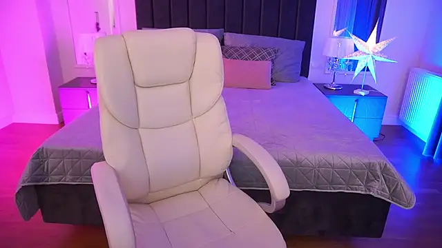 Snapshot of KiraCandyS chatting on 13, 12, 2025 KiraCandyS online show from 13, 12, 2025