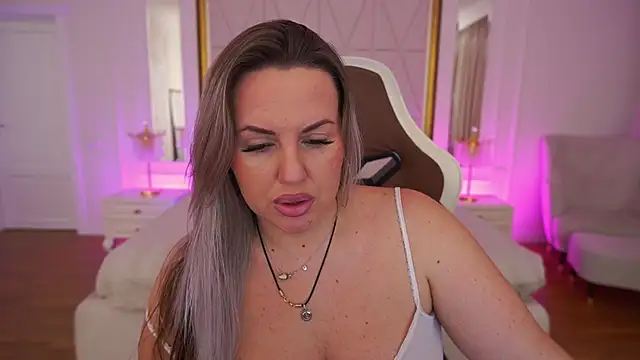 Snapshot of KiraCandyS chatting on 5, 2, 2026 KiraCandyS online show from 5, 2, 2026