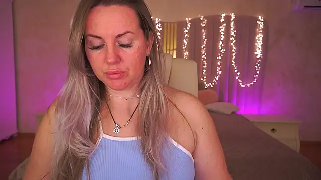 Snapshot of KiraCandyS chatting on 19, 3, 2026 KiraCandyS online show from 19, 3, 2026