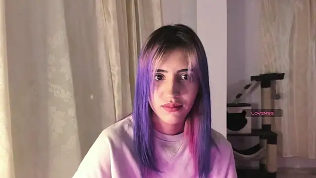 Snapshot of linnie_ chatting on 12, 12, 2024 linnie  online show from 12, 12, 2024