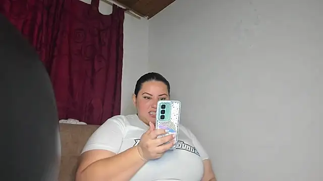 tetasgrandes karol online show from 16, 9, 2025