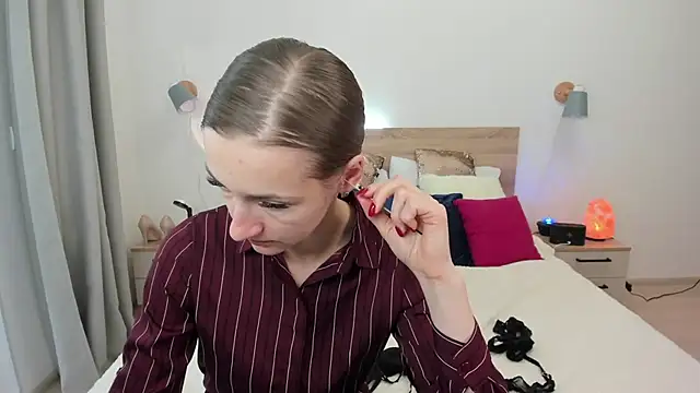 Snapshot of KateRedgar chatting on 9, 10, 2025 KateRedgar online show from 9, 10, 2025