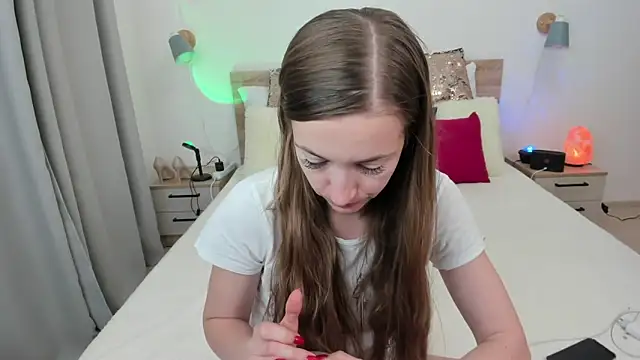 Snapshot of KateRedgar chatting on 23, 10, 2025 KateRedgar online show from 23, 10, 2025