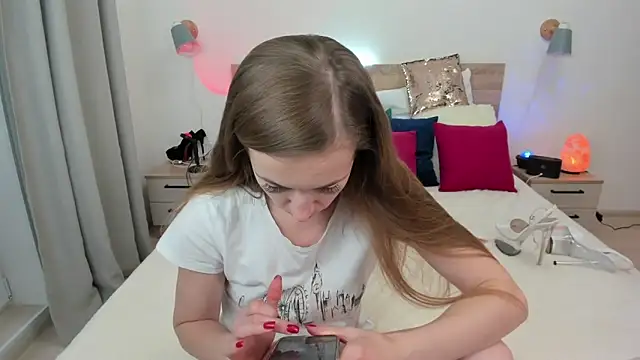 Snapshot of KateRedgar chatting on 26, 10, 2025 KateRedgar online show from 26, 10, 2025