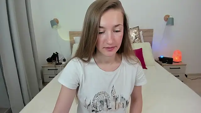 Snapshot of KateRedgar chatting on 29, 10, 2025 KateRedgar online show from 29, 10, 2025