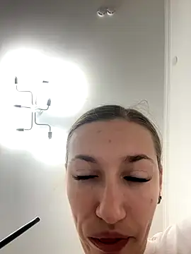 Snapshot of KateRedgar chatting on 9, 11, 2025 KateRedgar online show from 9, 11, 2025