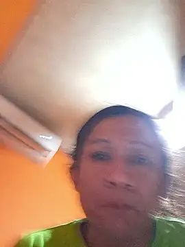 Snapshot of miicheele32 chatting on 14, 10, 2025 miicheele32 online show from 14, 10, 2025