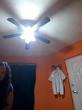 Snapshot of miicheele32 chatting on 15, 10, 2025 miicheele32 online show from 15, 10, 2025