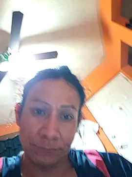 Snapshot of miicheele32 chatting on 23, 10, 2025 miicheele32 online show from 23, 10, 2025