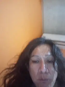 Snapshot of miicheele32 chatting on 28, 10, 2025 miicheele32 online show from 28, 10, 2025