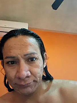 Snapshot of miicheele32 chatting on 5, 11, 2025 miicheele32 online show from 5, 11, 2025