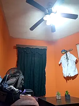 Snapshot of miicheele32 chatting on 13, 11, 2025 miicheele32 online show from 13, 11, 2025