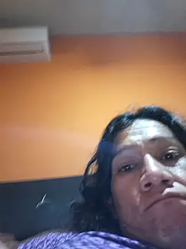 Snapshot of miicheele32 chatting on 21, 11, 2025 miicheele32 online show from 21, 11, 2025