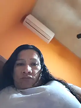 Snapshot of miicheele32 chatting on 22, 11, 2025 miicheele32 online show from 22, 11, 2025