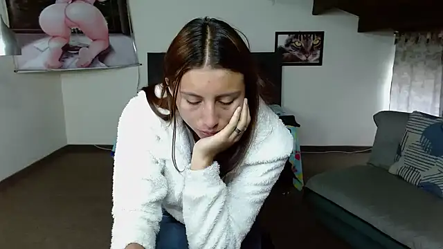 Kloe Deker online show from 4, 3, 2025