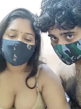 Snapshot of IND_COUPLE1 chatting on 5, 1, 2025 IND COUPLE1 online show from 5, 1, 2025