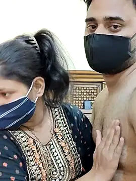 Snapshot of IND_COUPLE1 chatting on 5, 2, 2025 IND COUPLE1 online show from 5, 2, 2025