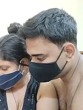 Snapshot of IND_COUPLE1 chatting on 14, 2, 2025 IND COUPLE1 online show from 14, 2, 2025