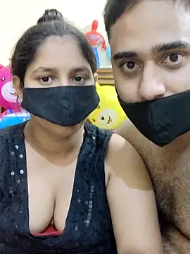 Snapshot of IND_COUPLE1 chatting on 3, 3, 2025 IND COUPLE1 online show from 3, 3, 2025