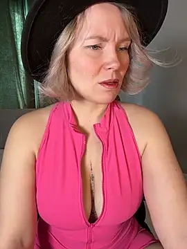 Charming Daphny online show from 25, 2, 2026