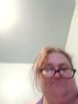 Snapshot of mcv131985 chatting on 6, 3, 2026 mcv131985 online show from 6, 3, 2026