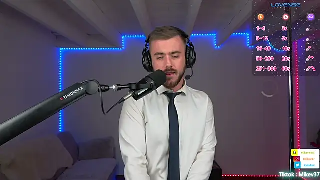 Snapshot of Mikev chatting on 6, 3, 2025 Mikev online show from 6, 3, 2025