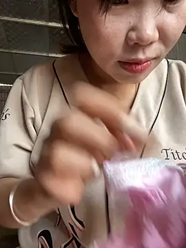 Snapshot of Laura8910 chatting on 4, 3, 2025 Laura8910 online show from 4, 3, 2025