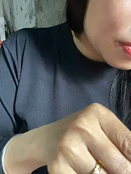 Snapshot of Laura8910 chatting on 11, 3, 2025 Laura8910 online show from 11, 3, 2025