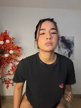 VictoriaHiill online show from 2, 2, 2026