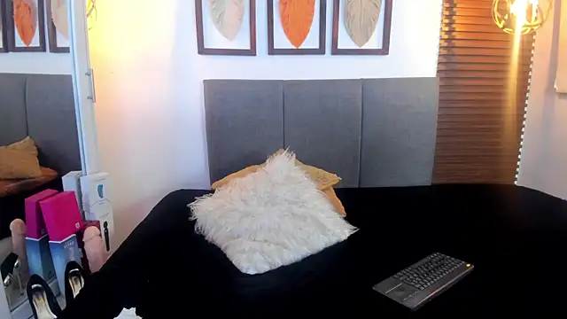 Scarleth swann online show from 9, 10, 2025