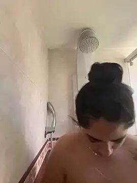 Snapshot of Charlotte_cute18 chatting on 10, 12, 2024 Charlotte cute18 online show from 10, 12, 2024