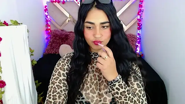 Snapshot of Charlotte_cute18 chatting on 7, 3, 2025 Charlotte cute18 online show from 7, 3, 2025