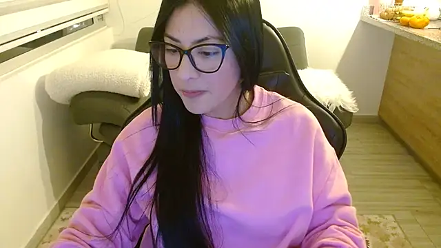 Charlotte cute18 online show from 9, 2, 2026