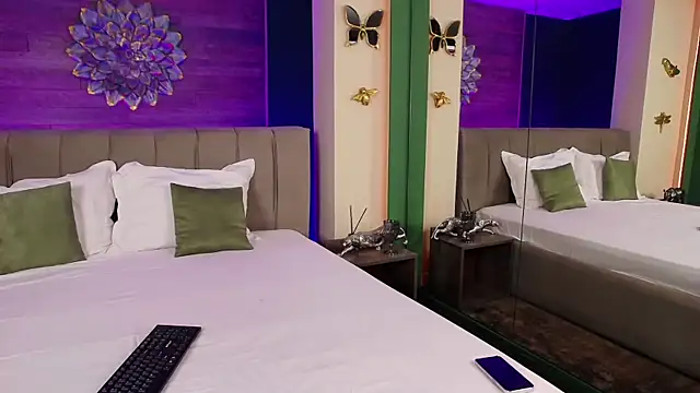 LoraDevine online show from 25, 10, 2025