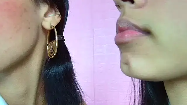 strawberrymia68 online show from 9, 1, 2025