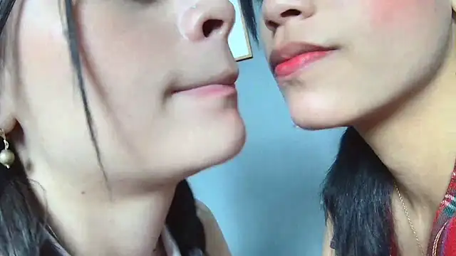 strawberrymia68 online show from 25, 1, 2025