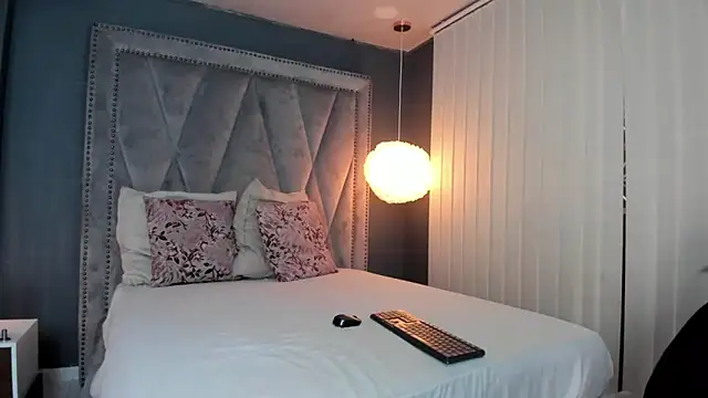 Hotsamantamature online show from 28, 1, 2025