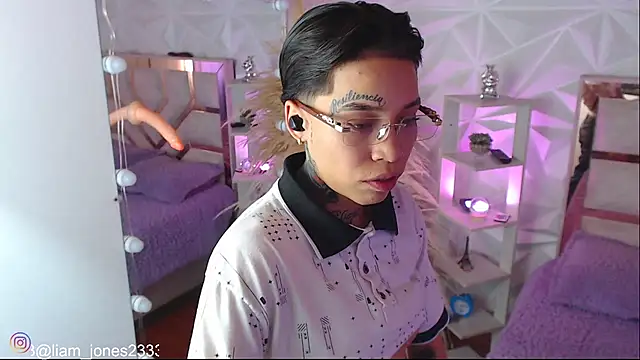 Jonesliam23 online show from 22, 10, 2025