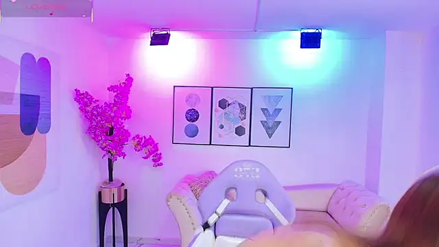 Snapshot of Tamara_slimx chatting on 27, 10, 2025 Tamara slimx online show from 27, 10, 2025