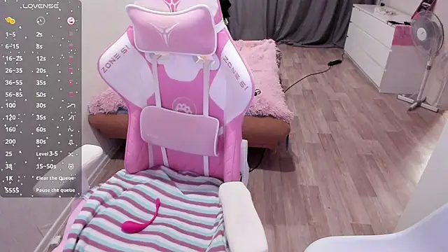 Snapshot of Malina_Lovely chatting on 2, 12, 2025 Malina Lovely online show from 2, 12, 2025