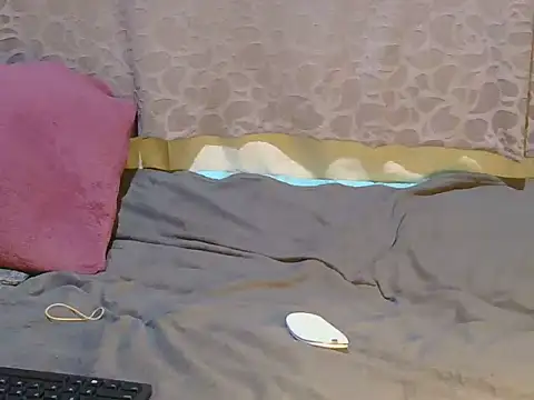 Snapshot of slim_girl02 chatting on 13, 11, 2025 slim girl02 online show from 13, 11, 2025