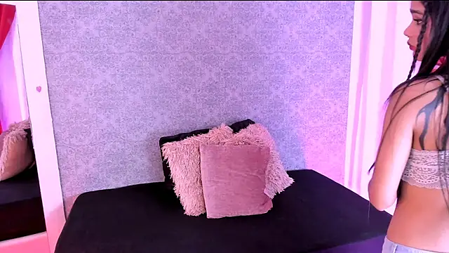 Snapshot of CatrinaRossi chatting on 20, 12, 2024 CatrinaRossi online show from 20, 12, 2024