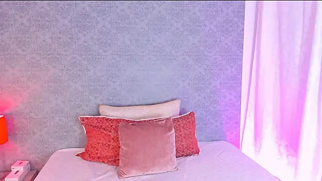 Snapshot of CatrinaRossi chatting on 18, 1, 2025 CatrinaRossi online show from 18, 1, 2025