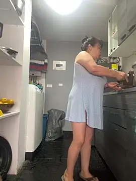 Snapshot of Sweeetness_Milf chatting on 14, 9, 2025 Sweeetness Milf online show from 14, 9, 2025