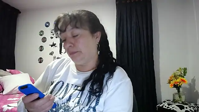 Snapshot of Sweeetness_Milf chatting on 7, 11, 2025 Sweeetness Milf online show from 7, 11, 2025