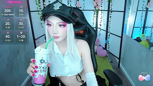 Snapshot of LilithLin chatting on 6, 12, 2024 LilithLin online show from 6, 12, 2024