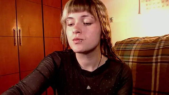 NEXT DOOR GIRL  online show from 14, 10, 2025