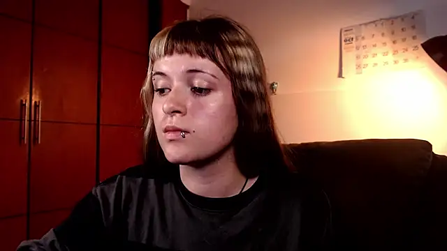 NEXT DOOR GIRL  online show from 28, 10, 2025