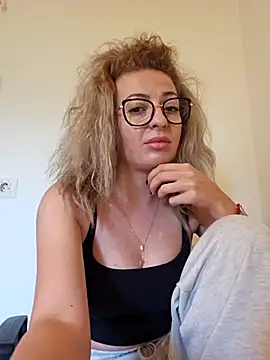 Selenna emma online show from 15, 9, 2025